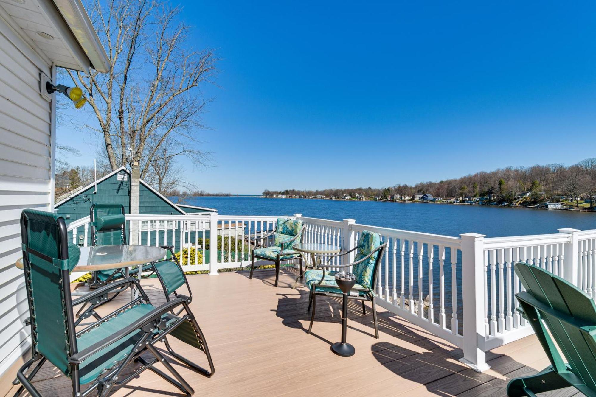 Waterfront Wolcott Vacation Rental With Deck And Views Extérieur photo