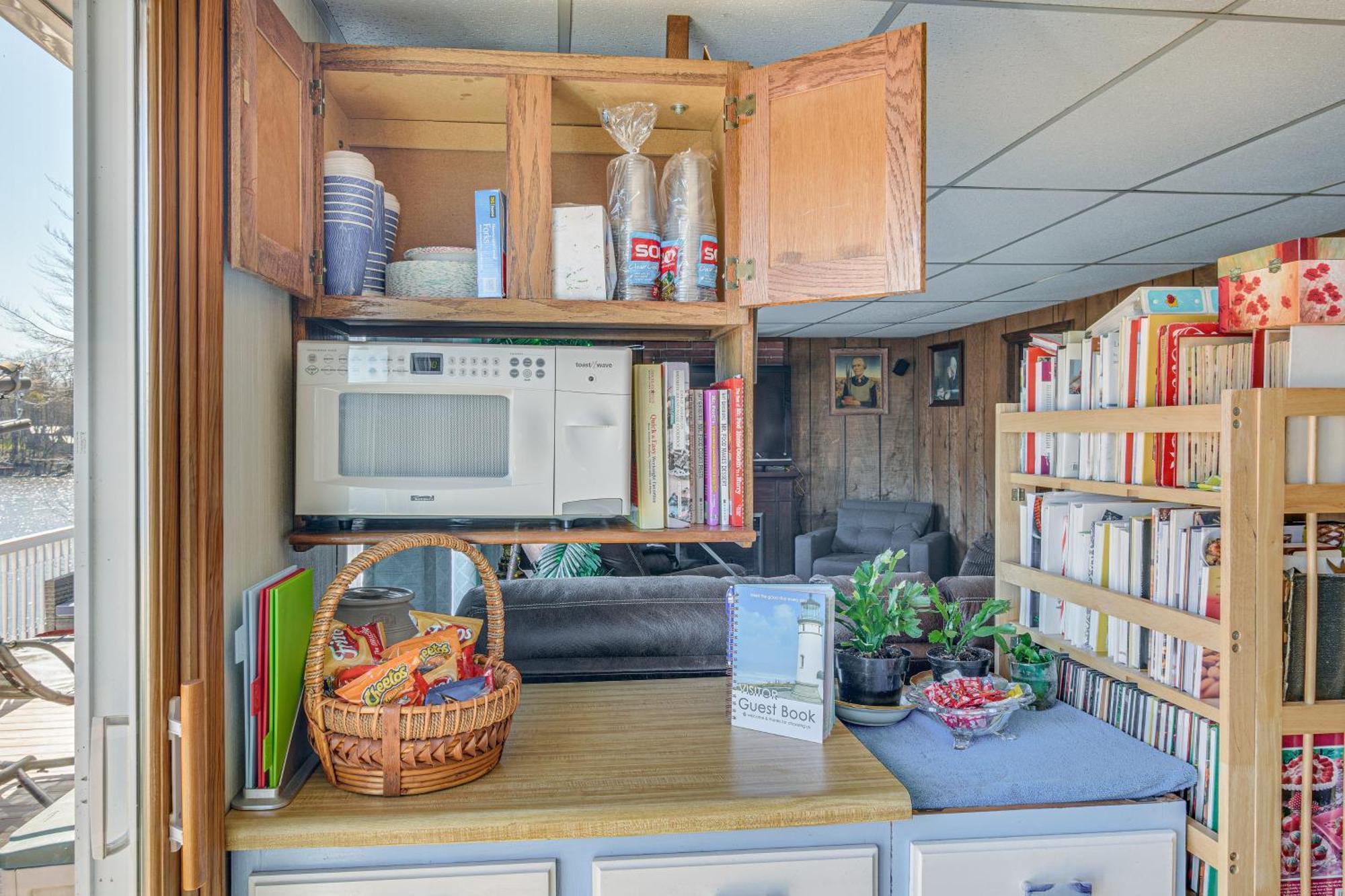 Waterfront Wolcott Vacation Rental With Deck And Views Extérieur photo