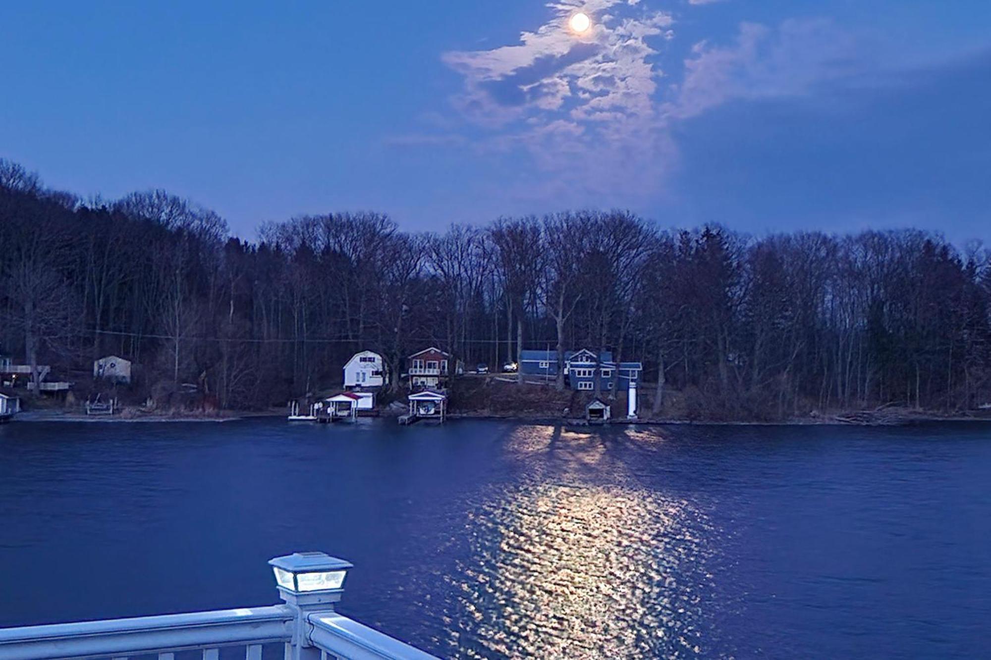 Waterfront Wolcott Vacation Rental With Deck And Views Extérieur photo